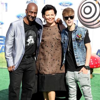 Stephen Hill, Debra L. Lee, Justin Bieber in BET Awards 2011